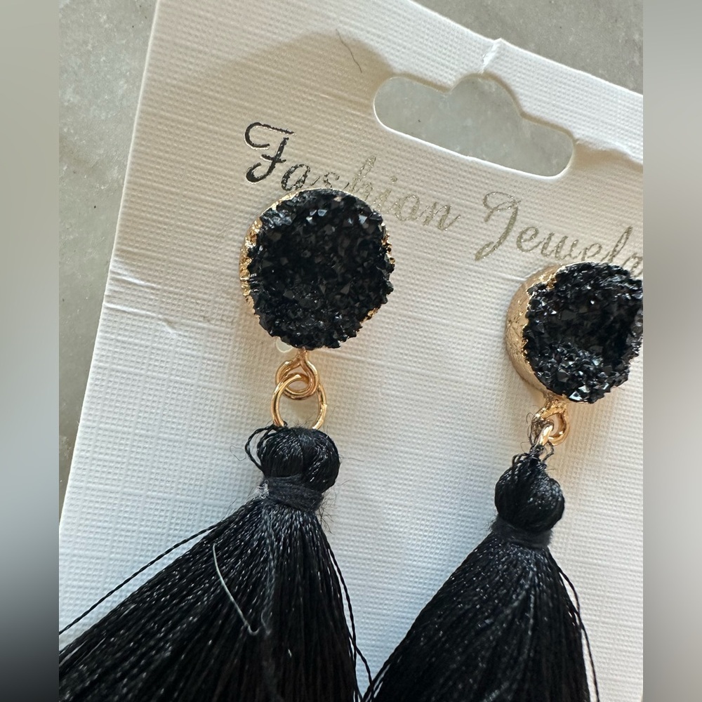 New Earring - Picture 4 of 4